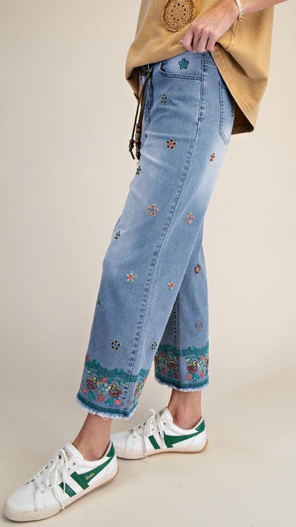 EMBROIDERY DETAILING STRETCH DENIM PANTS