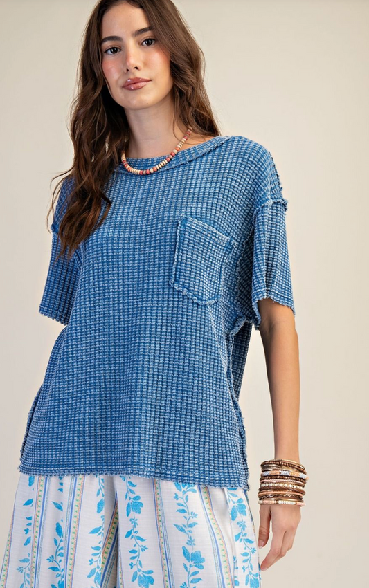 BLUE WASHED WAFFLE SHORT SLEEVE TOP