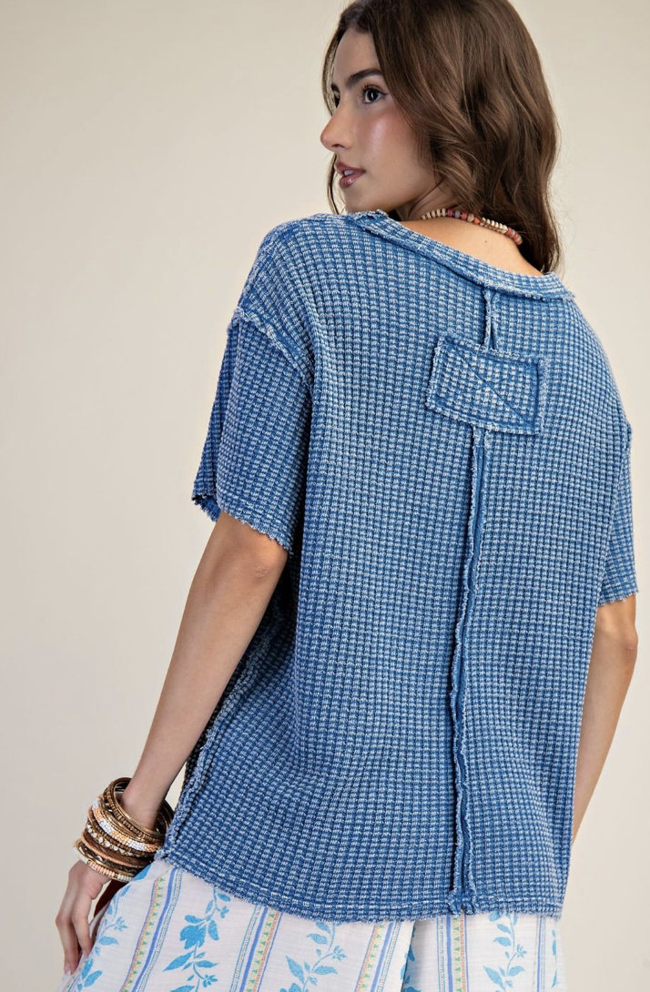 BLUE WASHED WAFFLE SHORT SLEEVE TOP