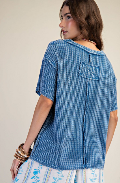 BLUE WASHED WAFFLE SHORT SLEEVE TOP